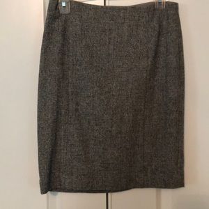 Gray knit skirt
